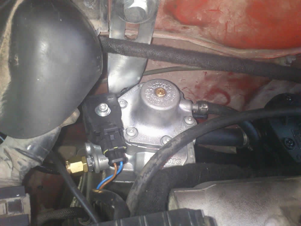 ugraeriokinisi-nissan-almera-hatchback (4)